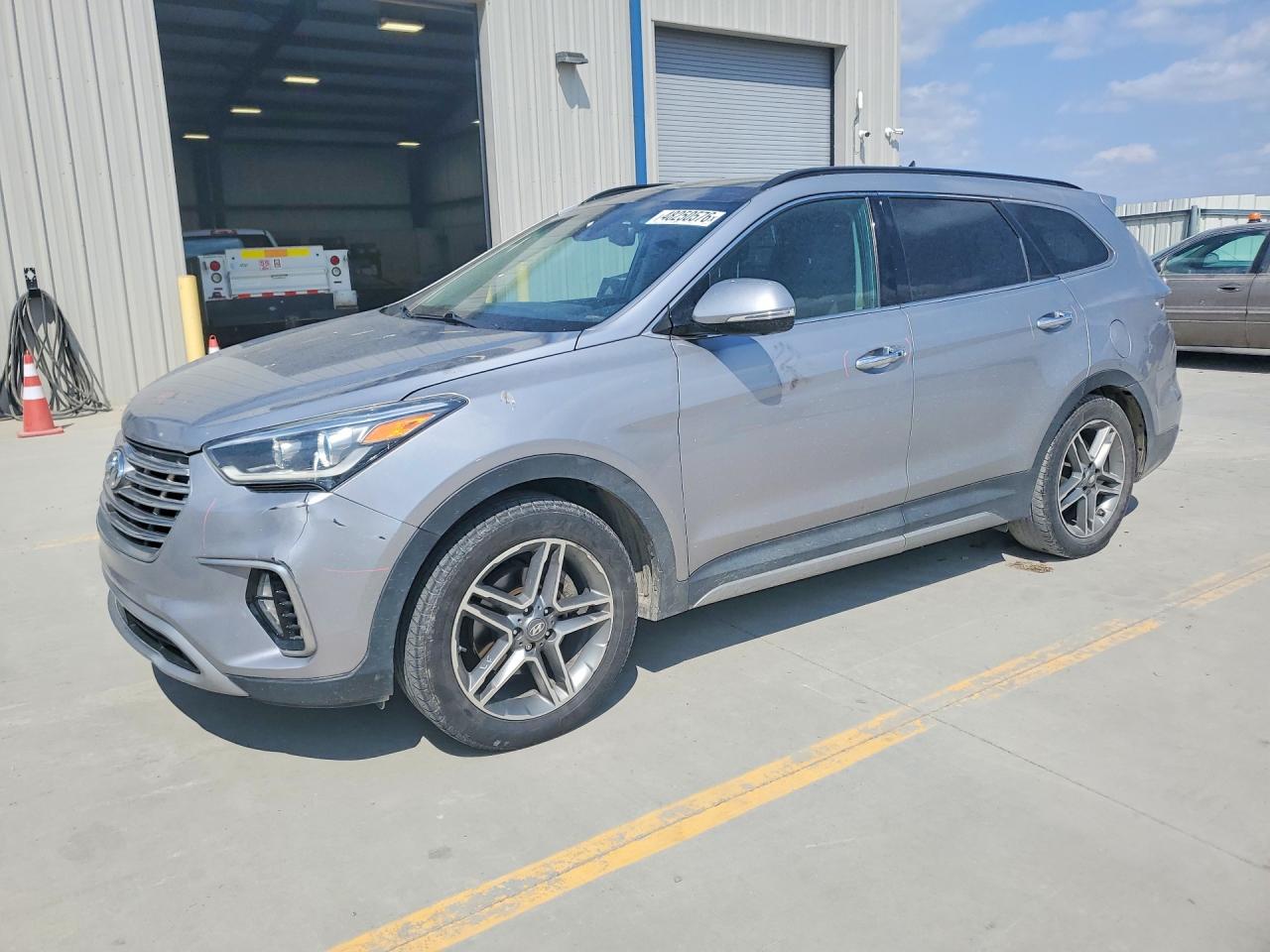 Salvage Hyundai SANTA FE Image