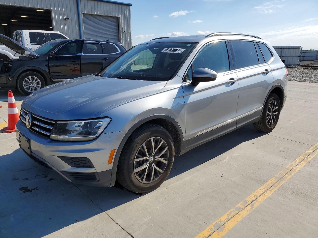Salvage Volkswagen Tiguan Image