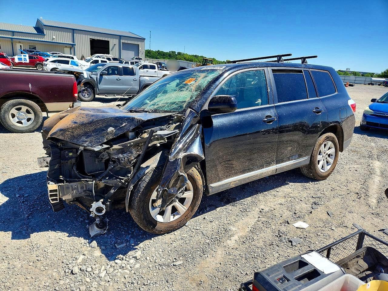 Salvage Toyota Highlander Image