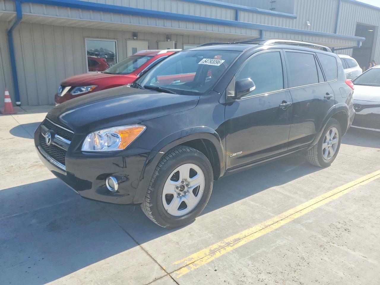 Salvage Toyota RAV4 Image