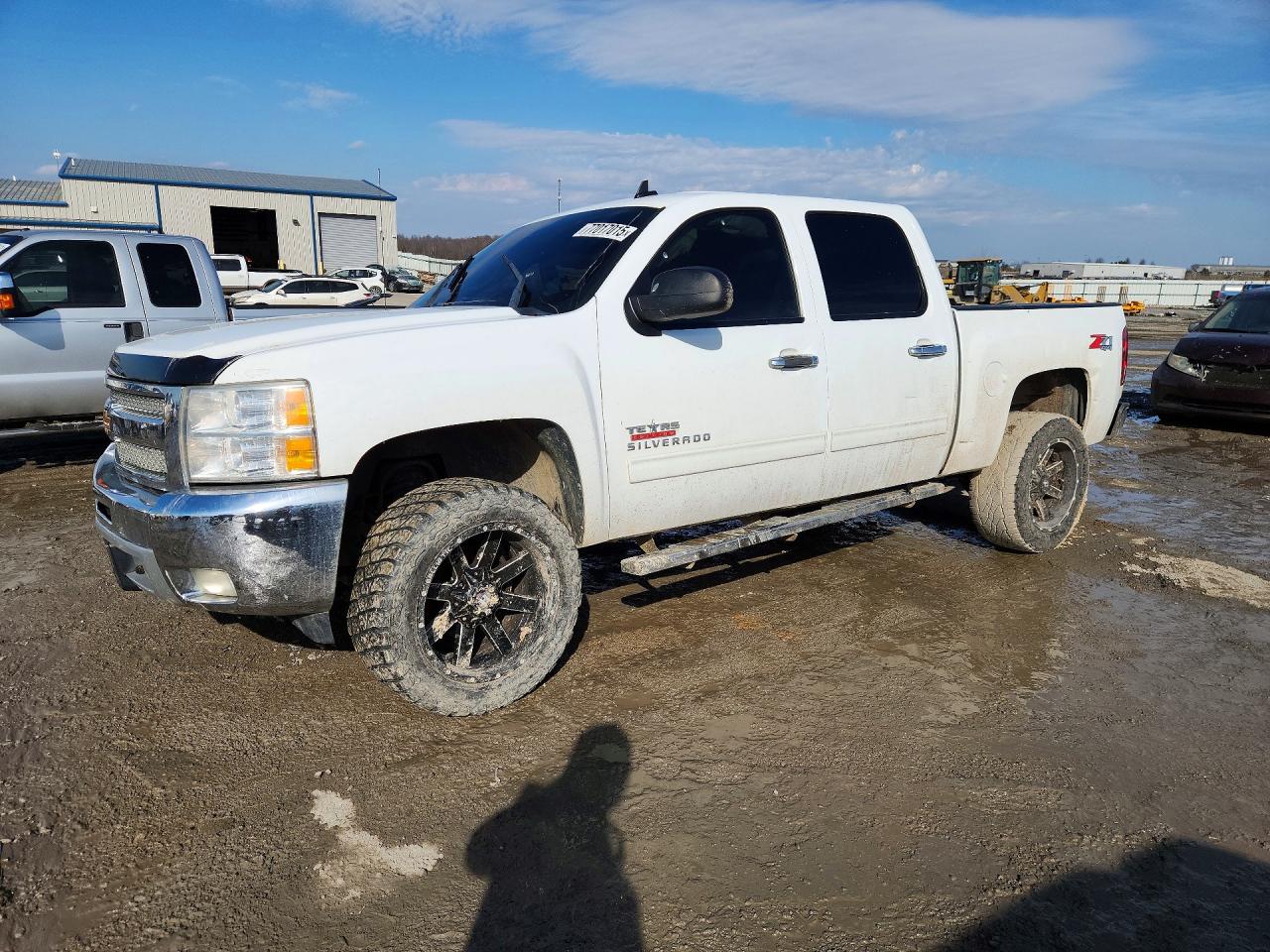 Salvage Chevrolet Silverado Image
