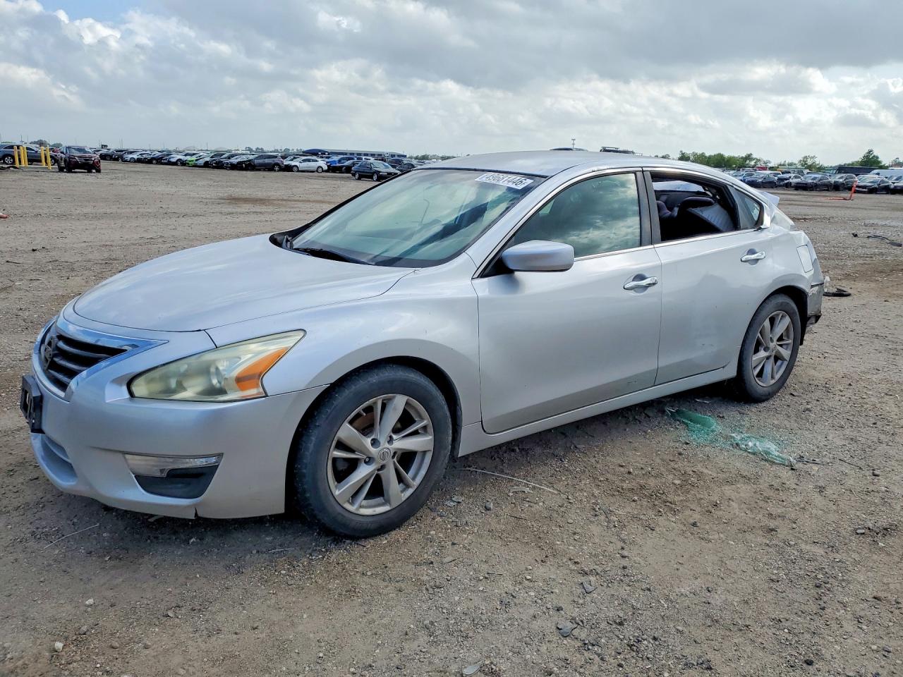 Salvage Nissan Altima Image