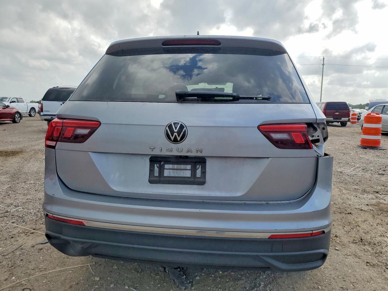 Volkswagen Tiguan S