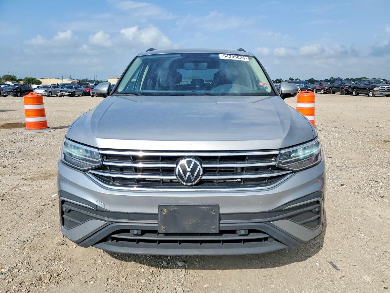 Volkswagen Tiguan S