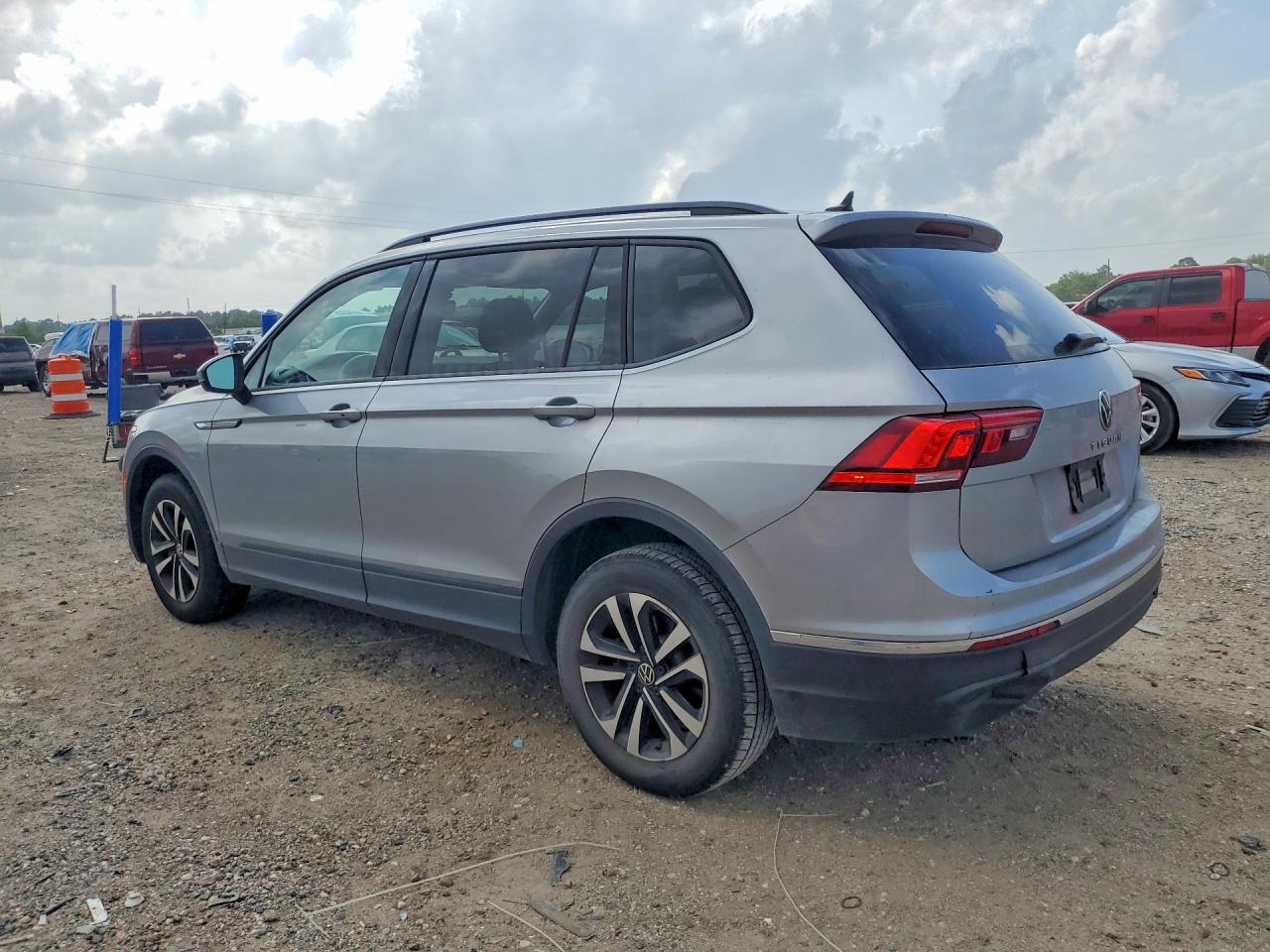Volkswagen Tiguan S