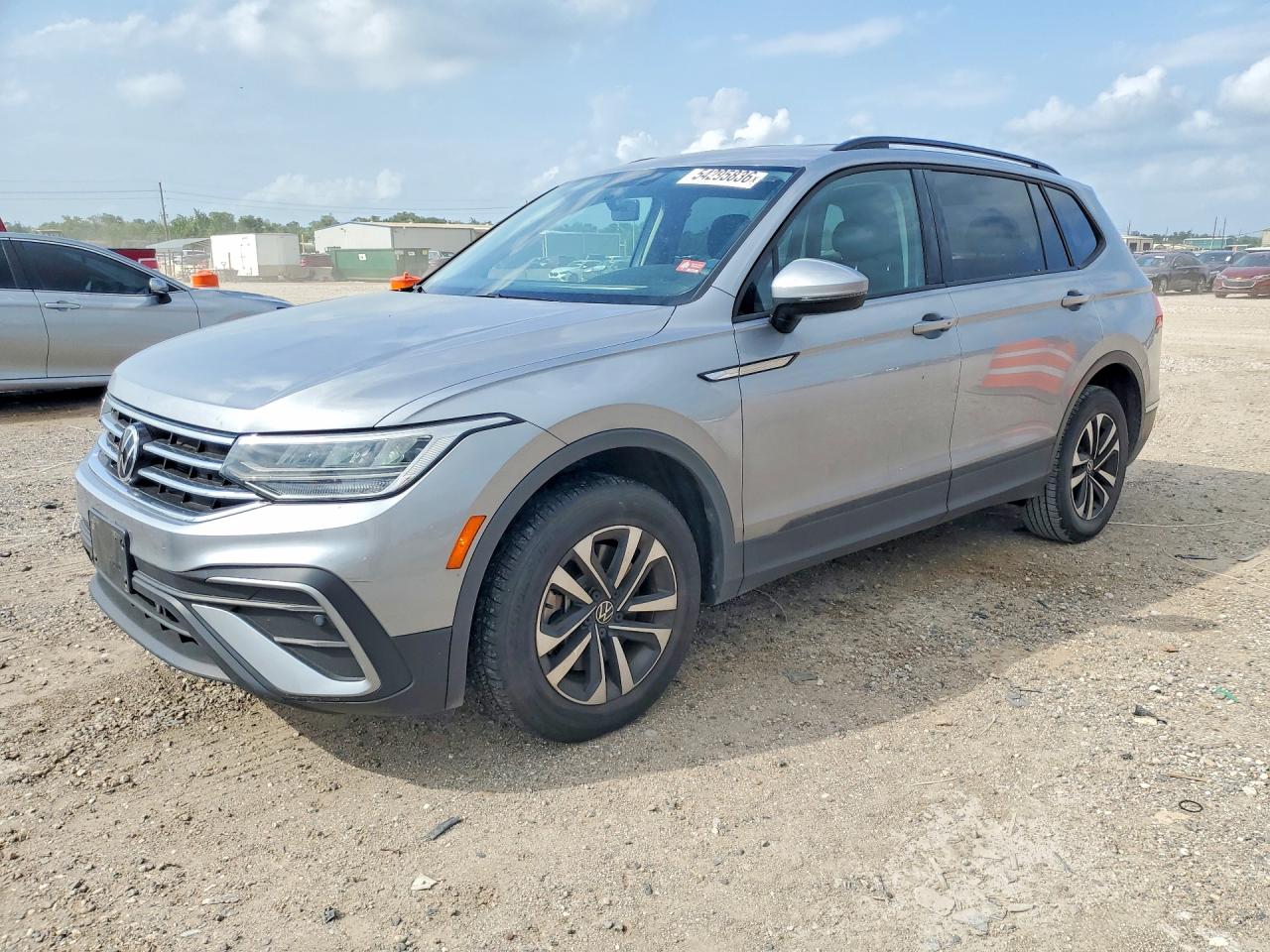 Salvage Volkswagen Tiguan Image