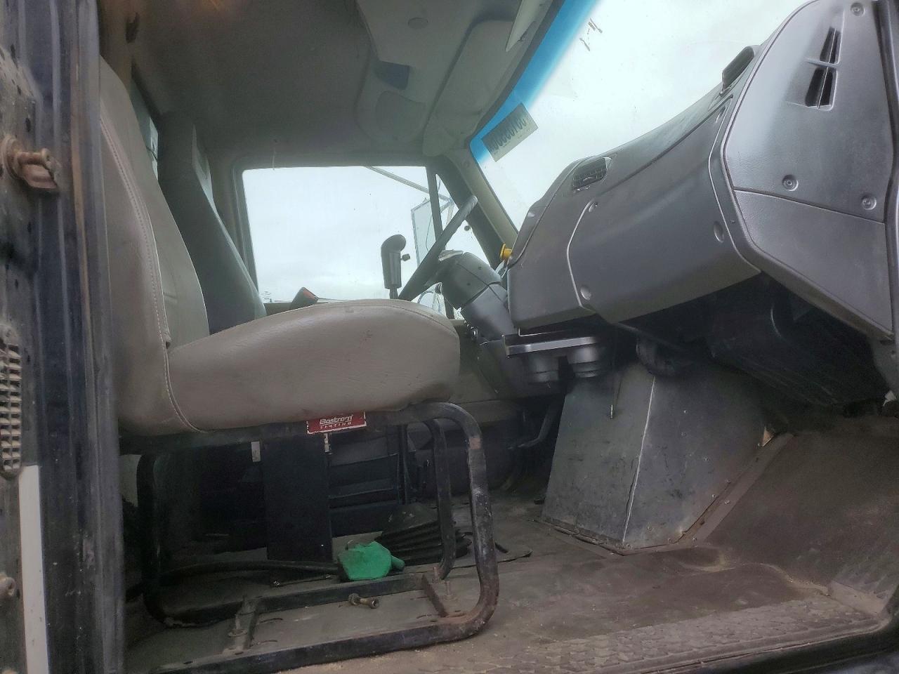 Sterling Truck Lt8500