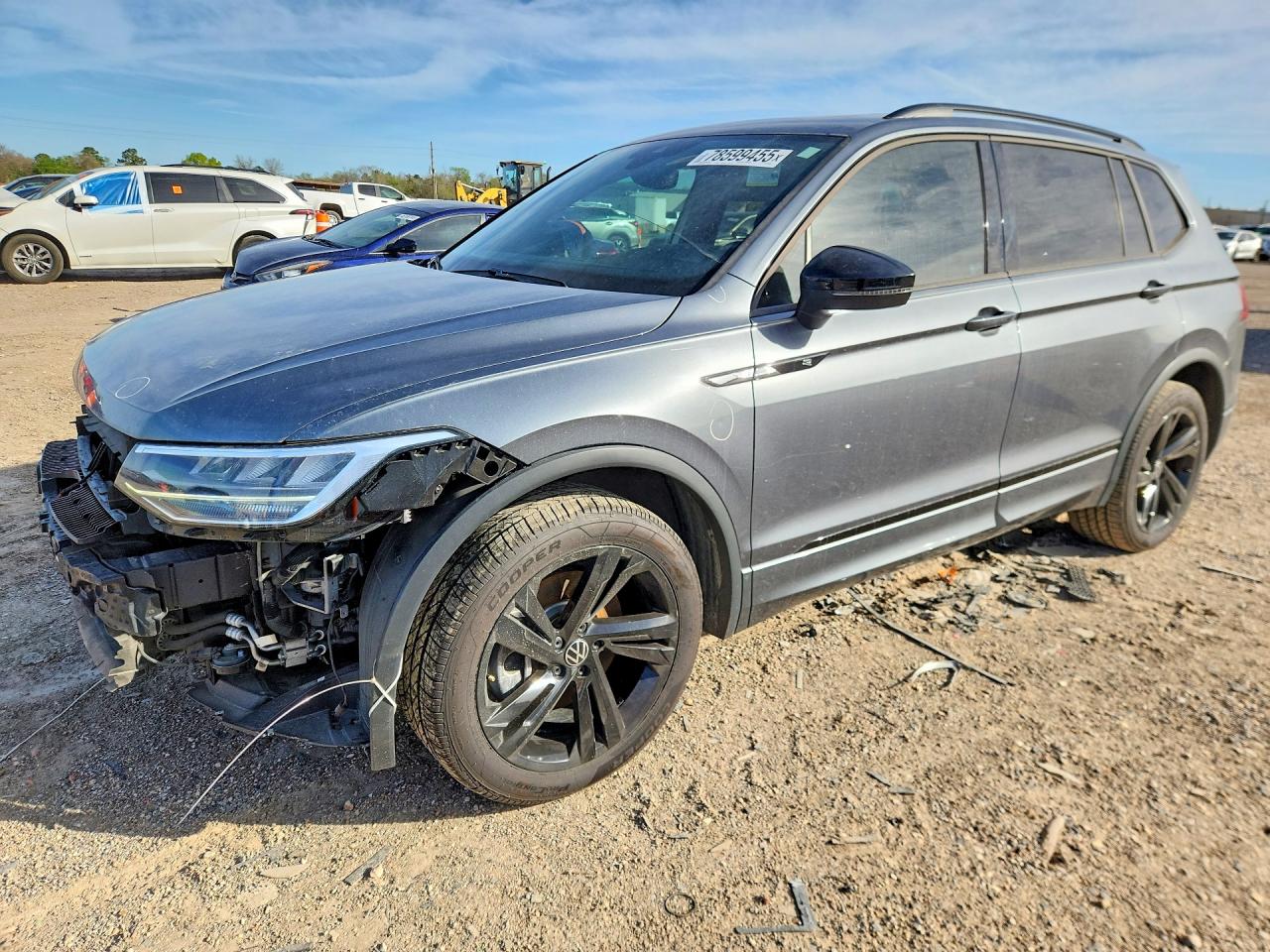 Salvage Volkswagen Tiguan Image