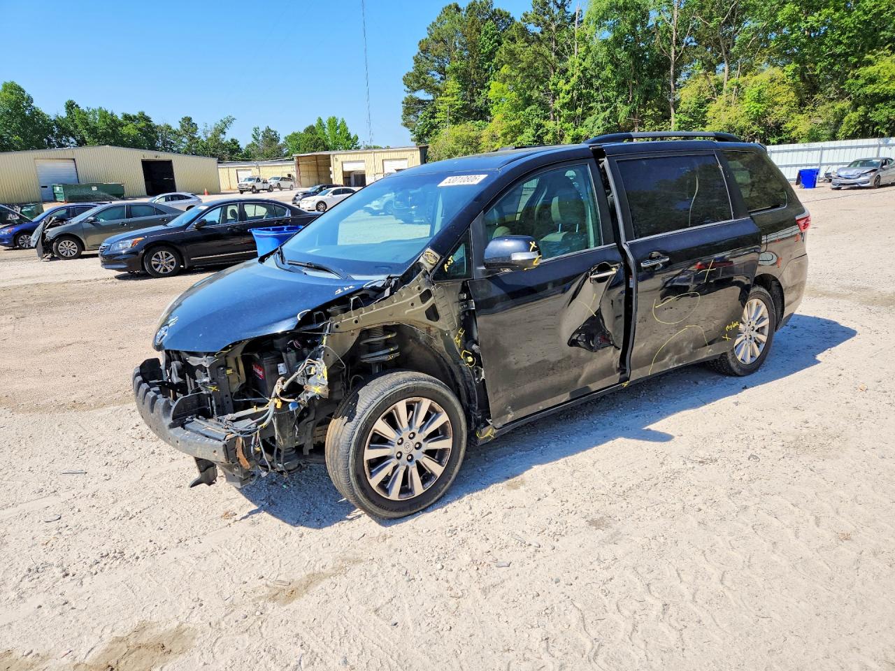 Salvage Toyota Sienna Image