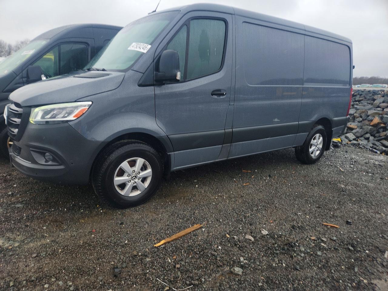 Salvage Mercedes-Benz Sprinter Image