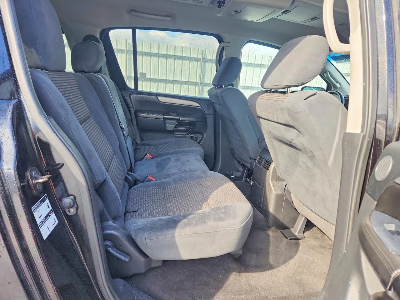 Nissan Armada Sv