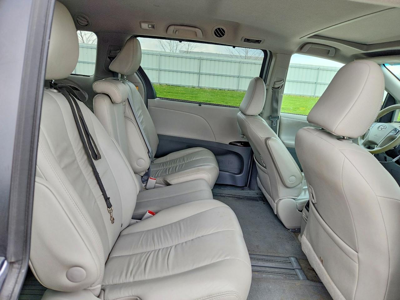 Toyota Sienna Xle 8-passenger
