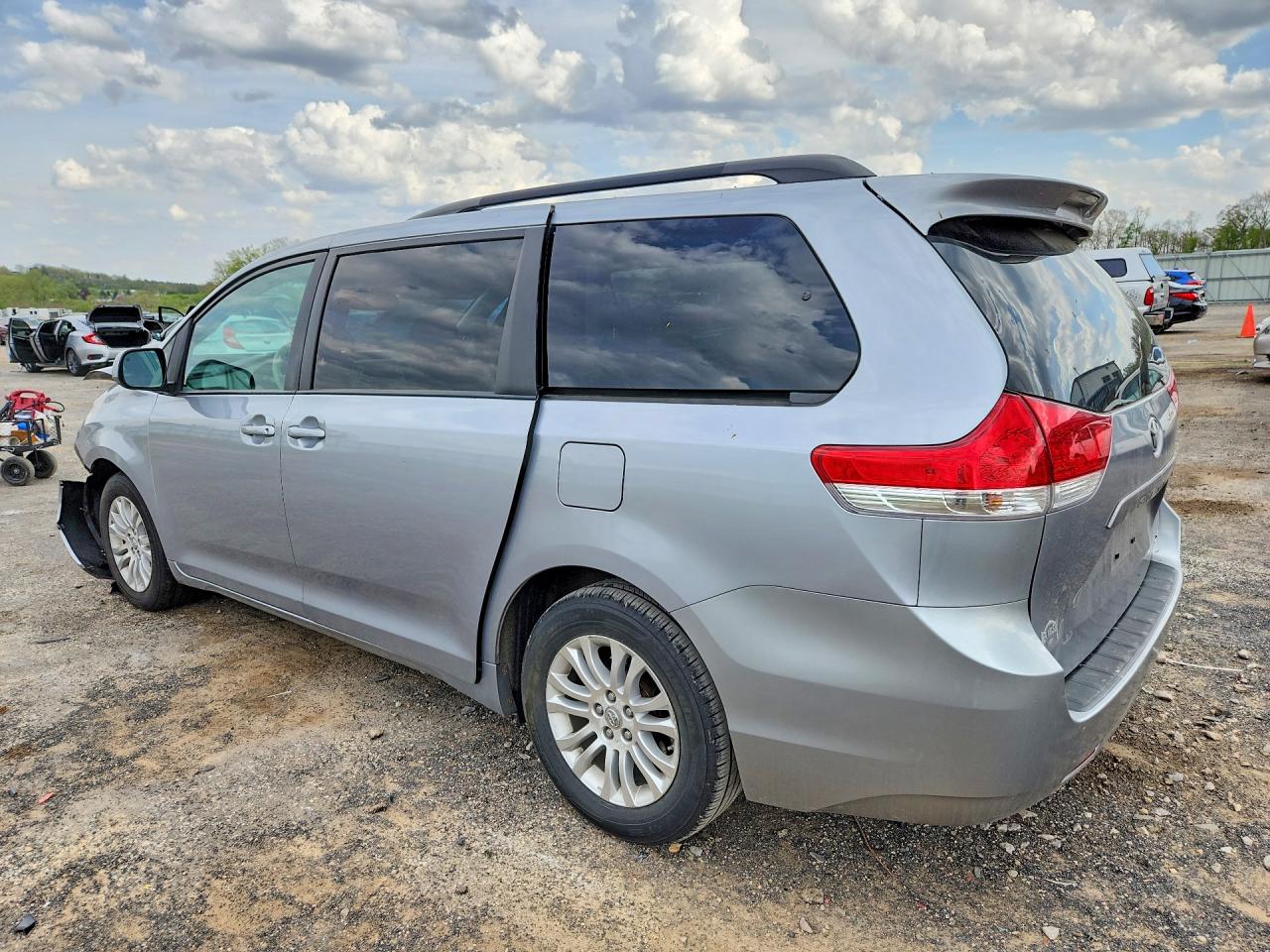 Toyota Sienna Xle 8-passenger