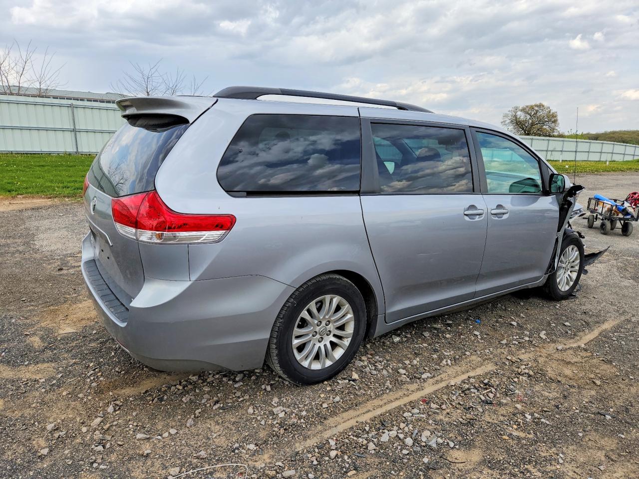 Toyota Sienna Xle 8-passenger