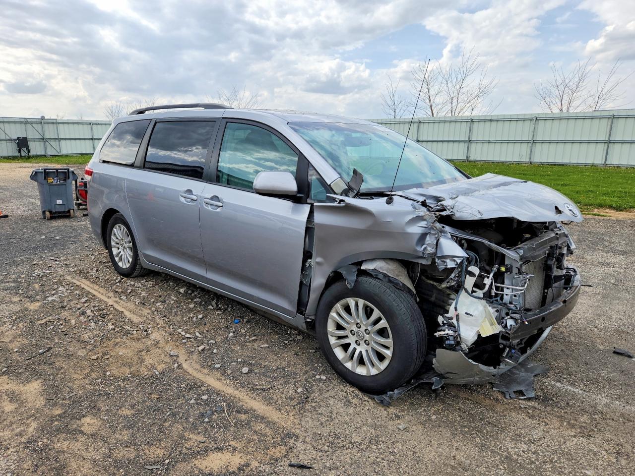 Toyota Sienna Xle 8-passenger