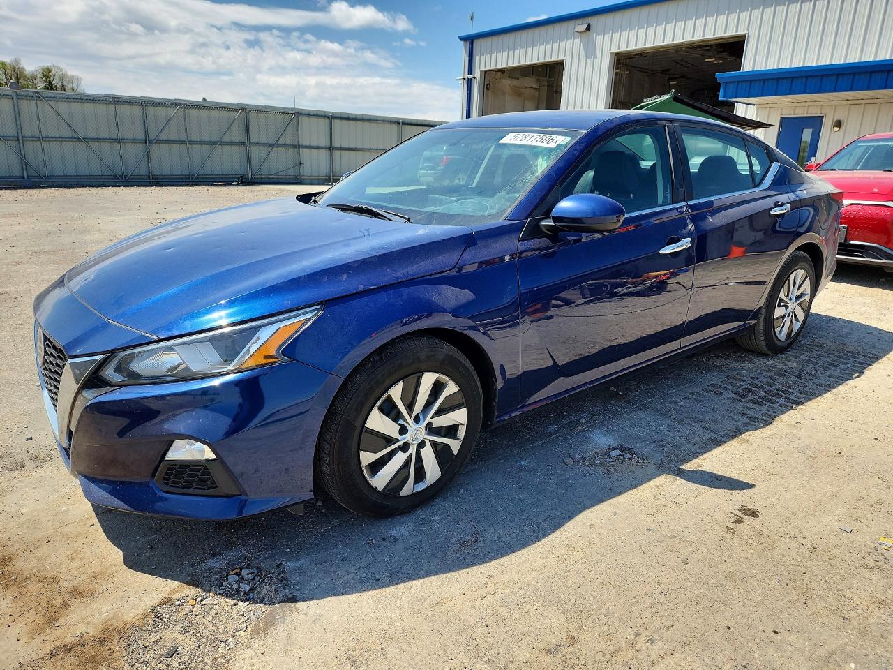 Salvage Nissan Altima Image
