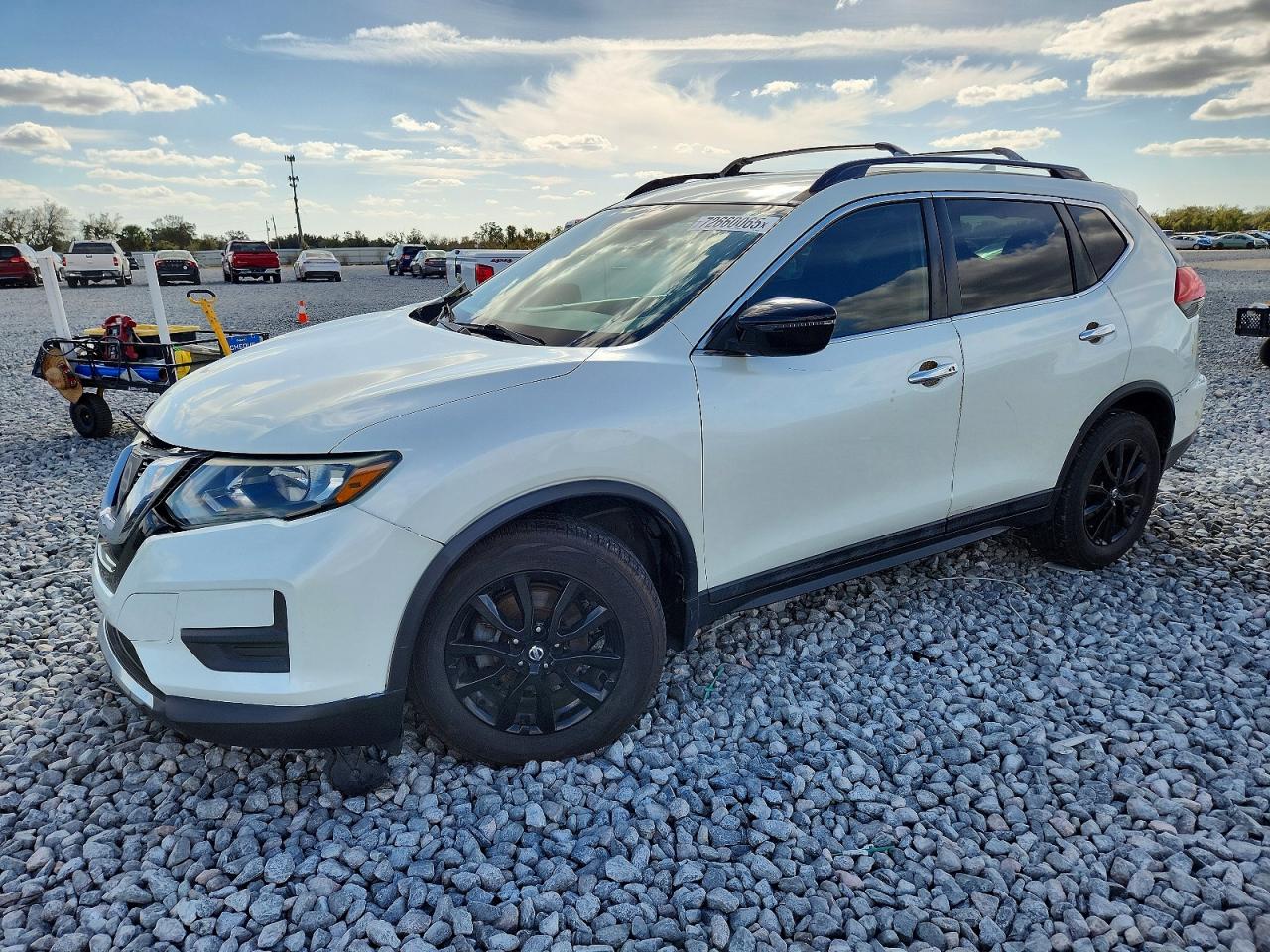 Salvage Nissan Rogue Image