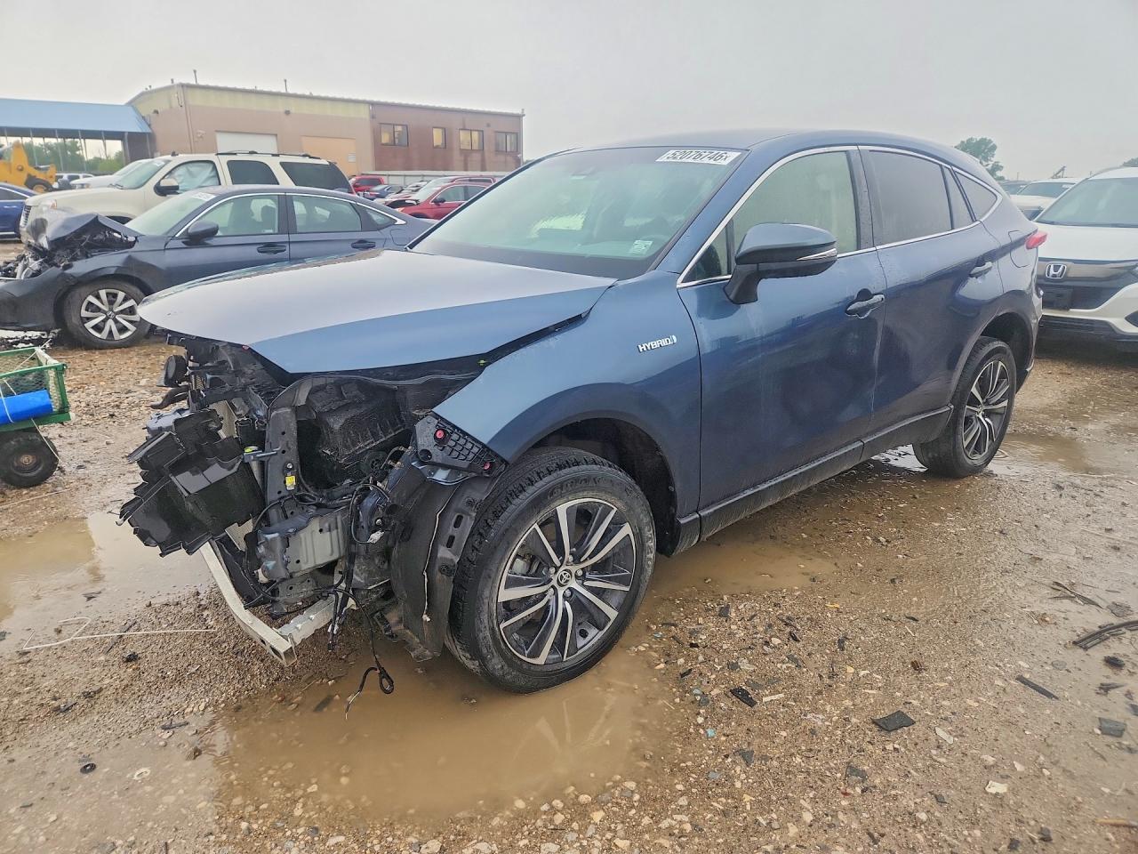Salvage Toyota Venza Image
