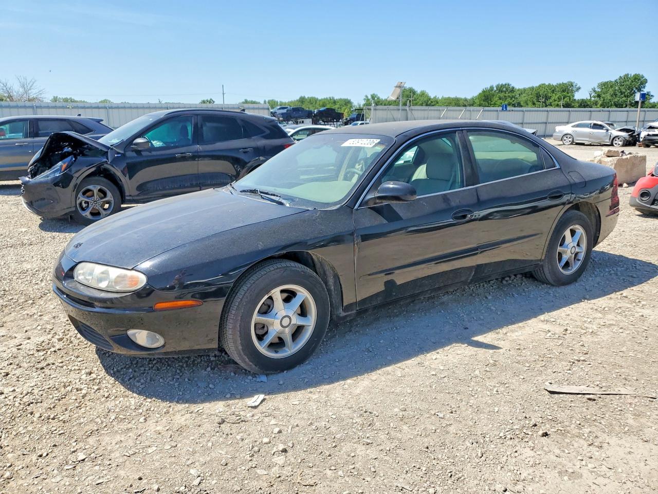 Salvage Oldsmobile Aurora Image