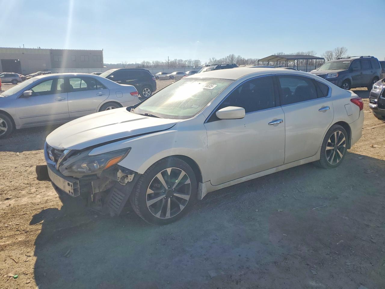 Salvage Nissan Altima Image