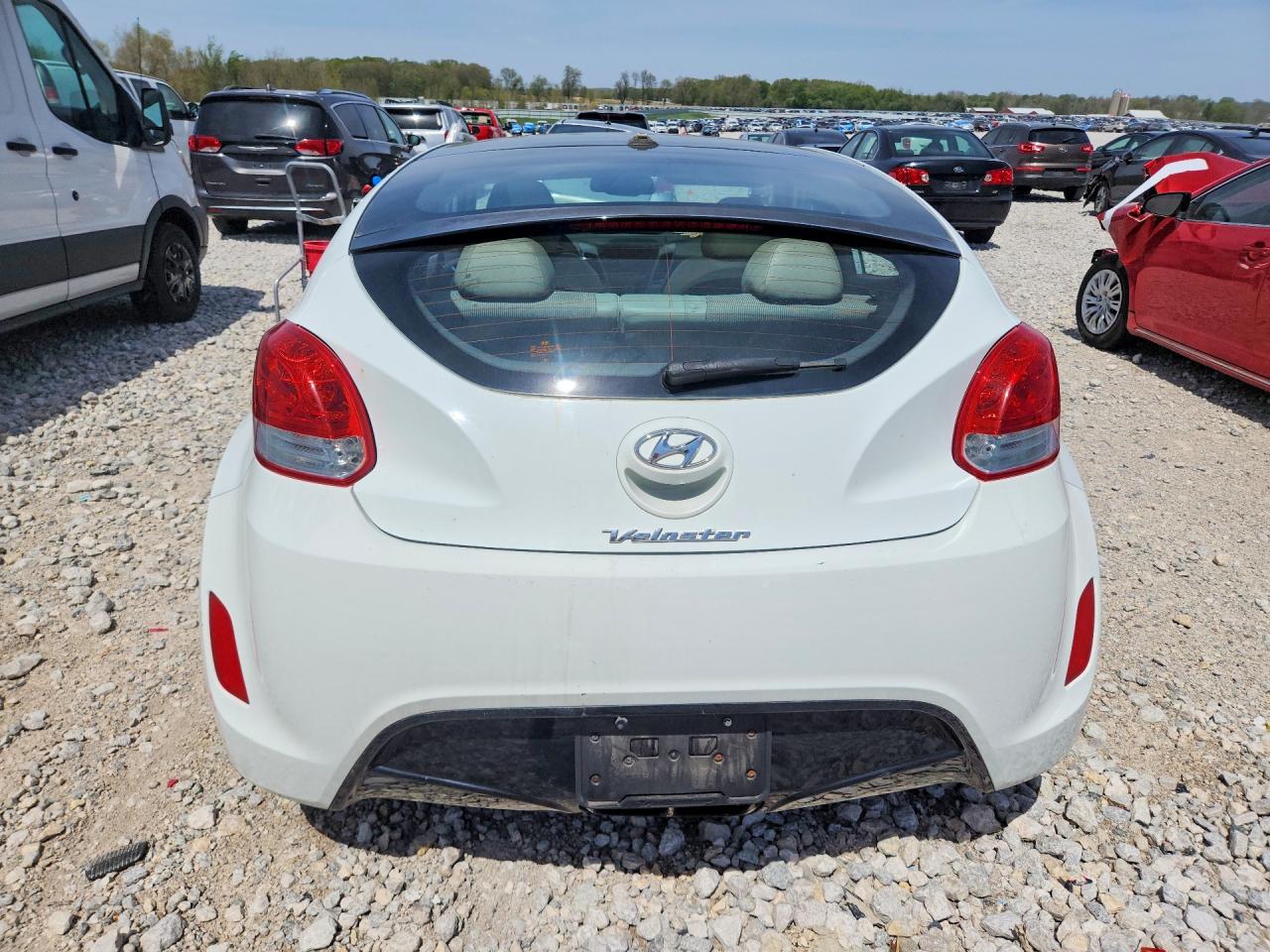 Hyundai VELOSTER Base