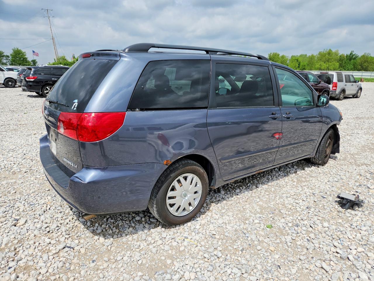 Toyota Sienna Le 7-passenger