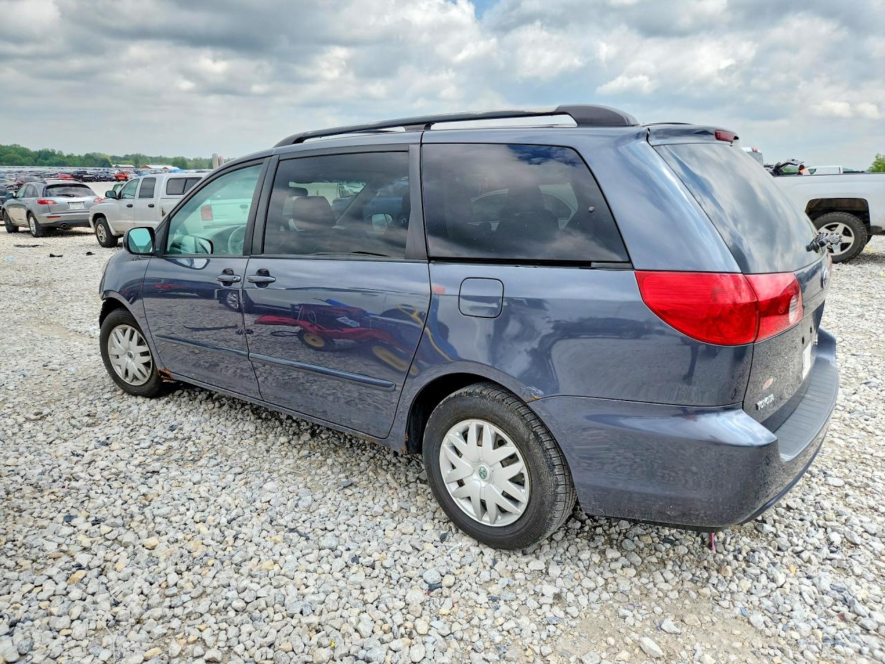 Toyota Sienna Le 7-passenger