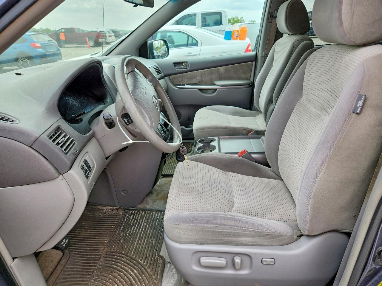 Toyota Sienna Le 7-passenger