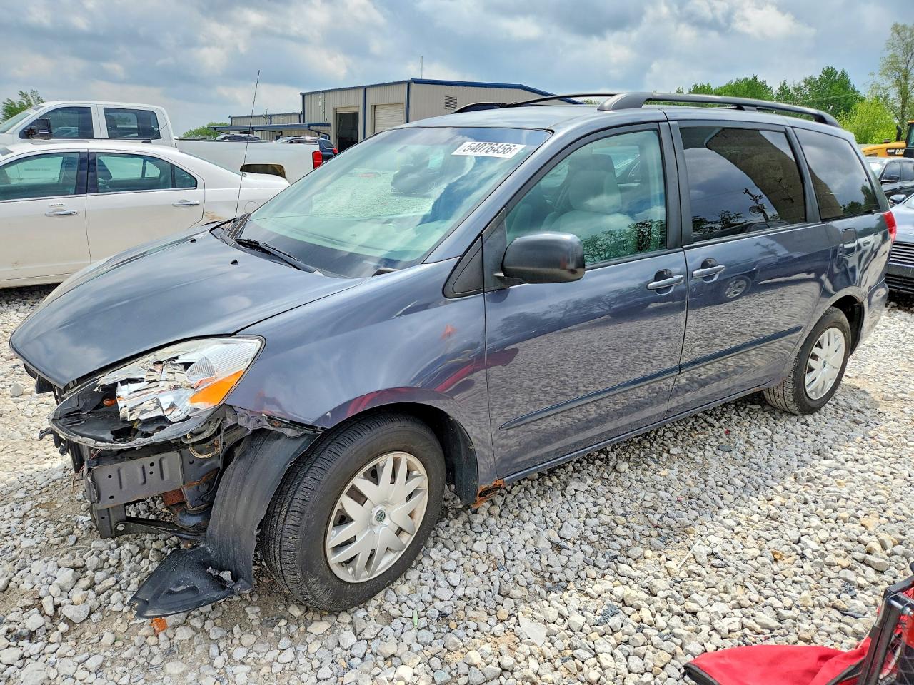 Salvage Toyota Sienna Image