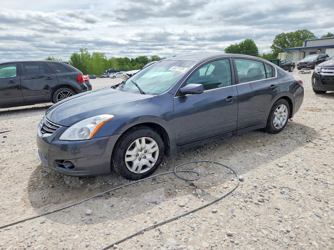Salvage Nissan Altima Image