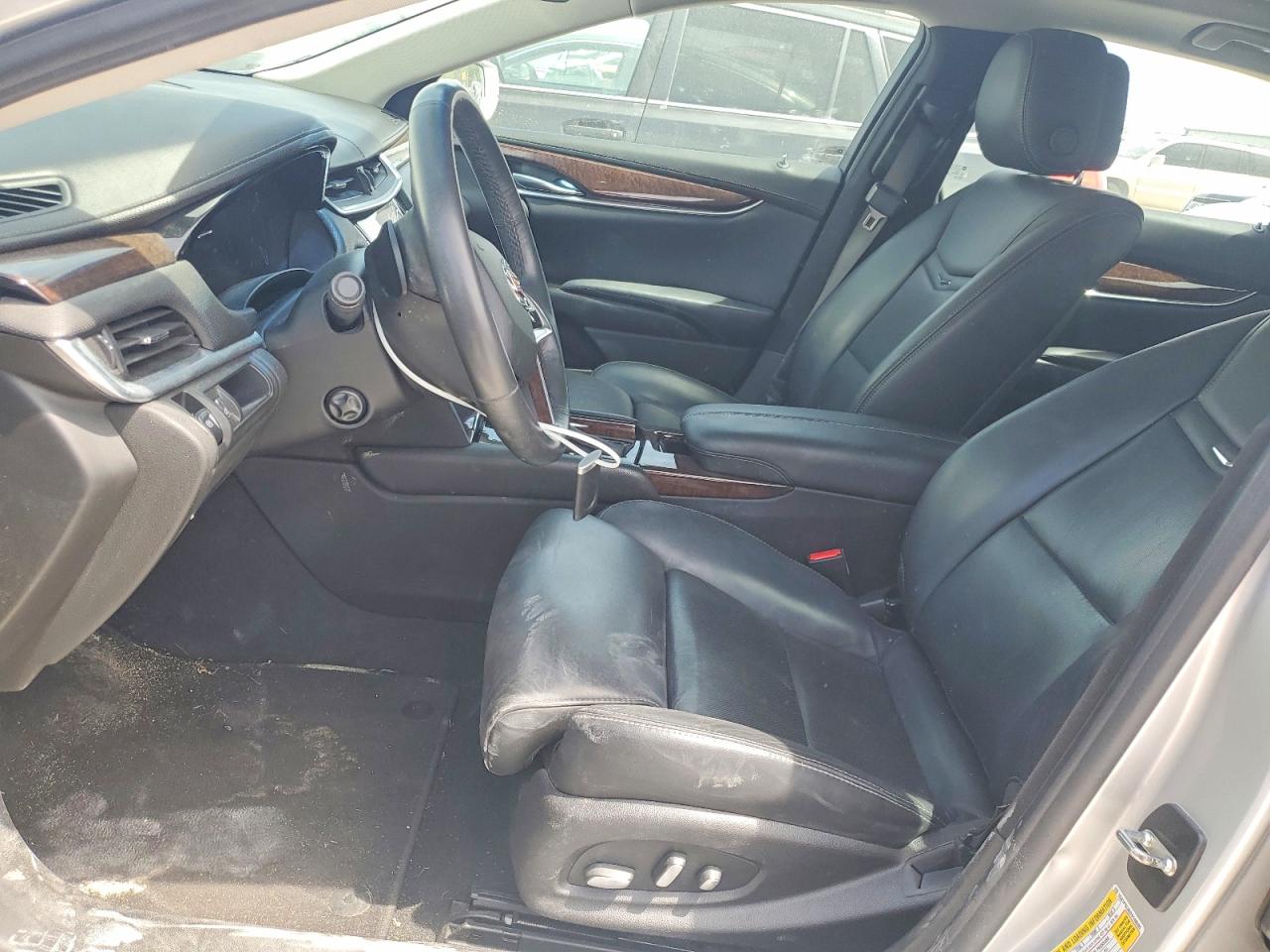 Cadillac XTS Luxury Collection