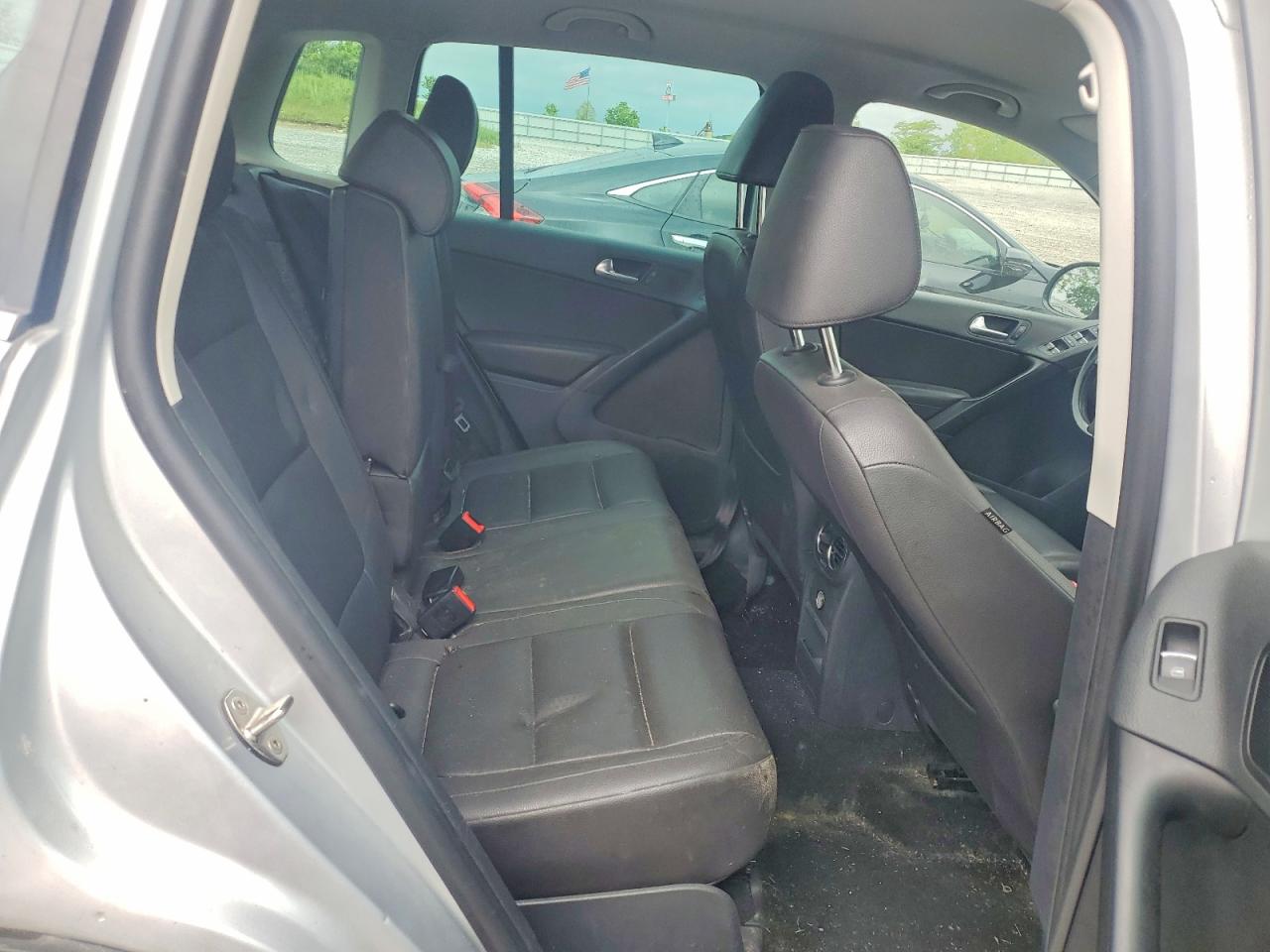Volkswagen Tiguan S