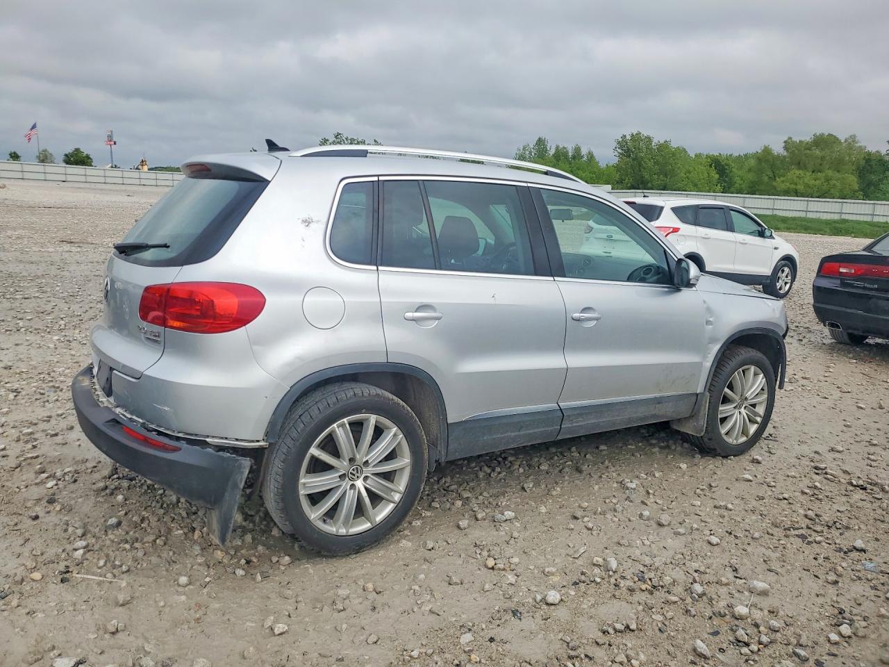 Volkswagen Tiguan S