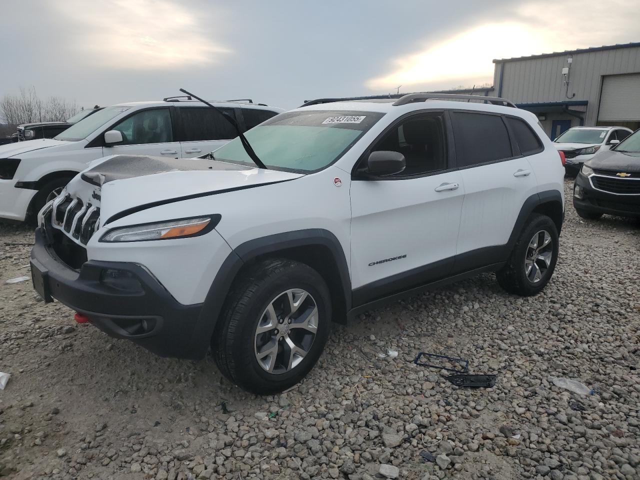 Salvage Jeep Cherokee Image