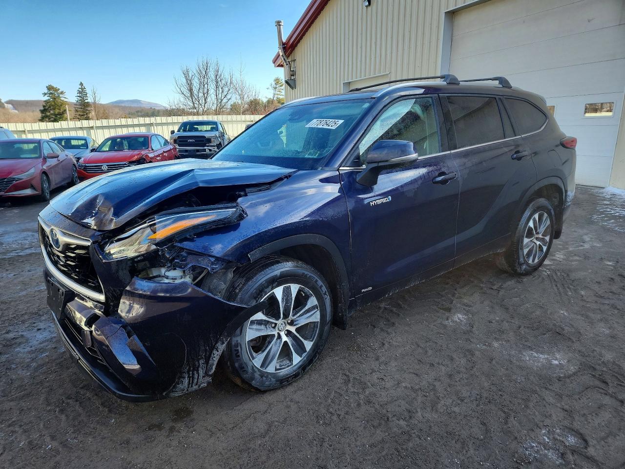 Salvage Toyota Highlander Image