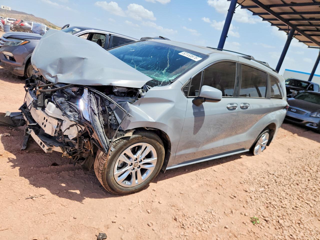 Salvage Toyota Sienna Image