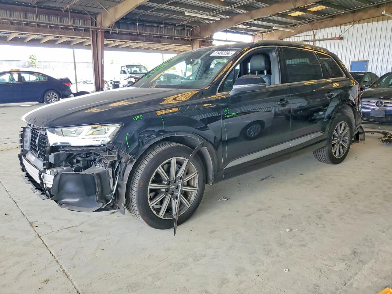 Salvage Audi Q7 Image