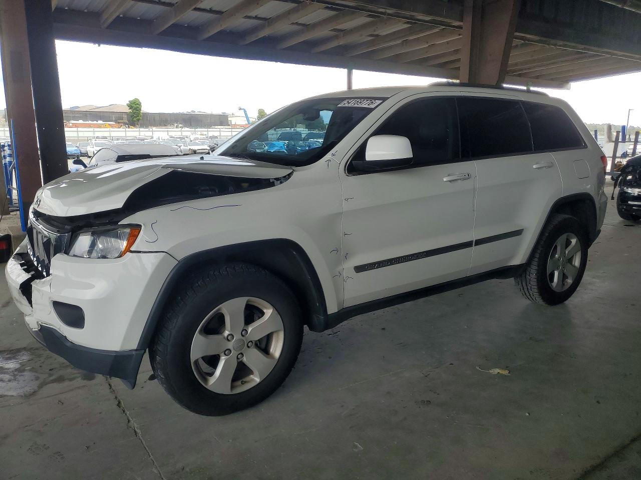 Salvage Jeep Cherokee Image