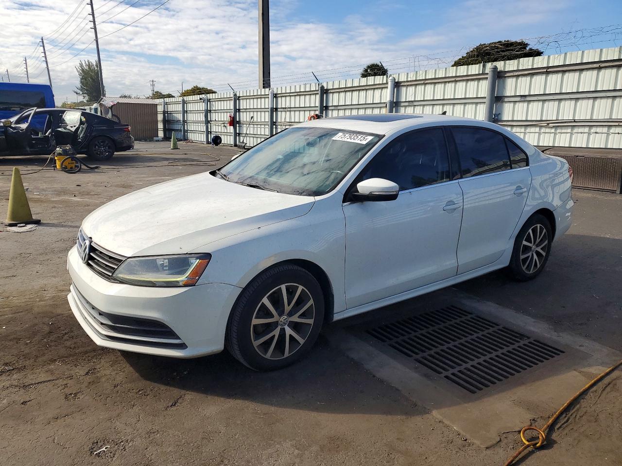 Salvage Volkswagen Jetta Image