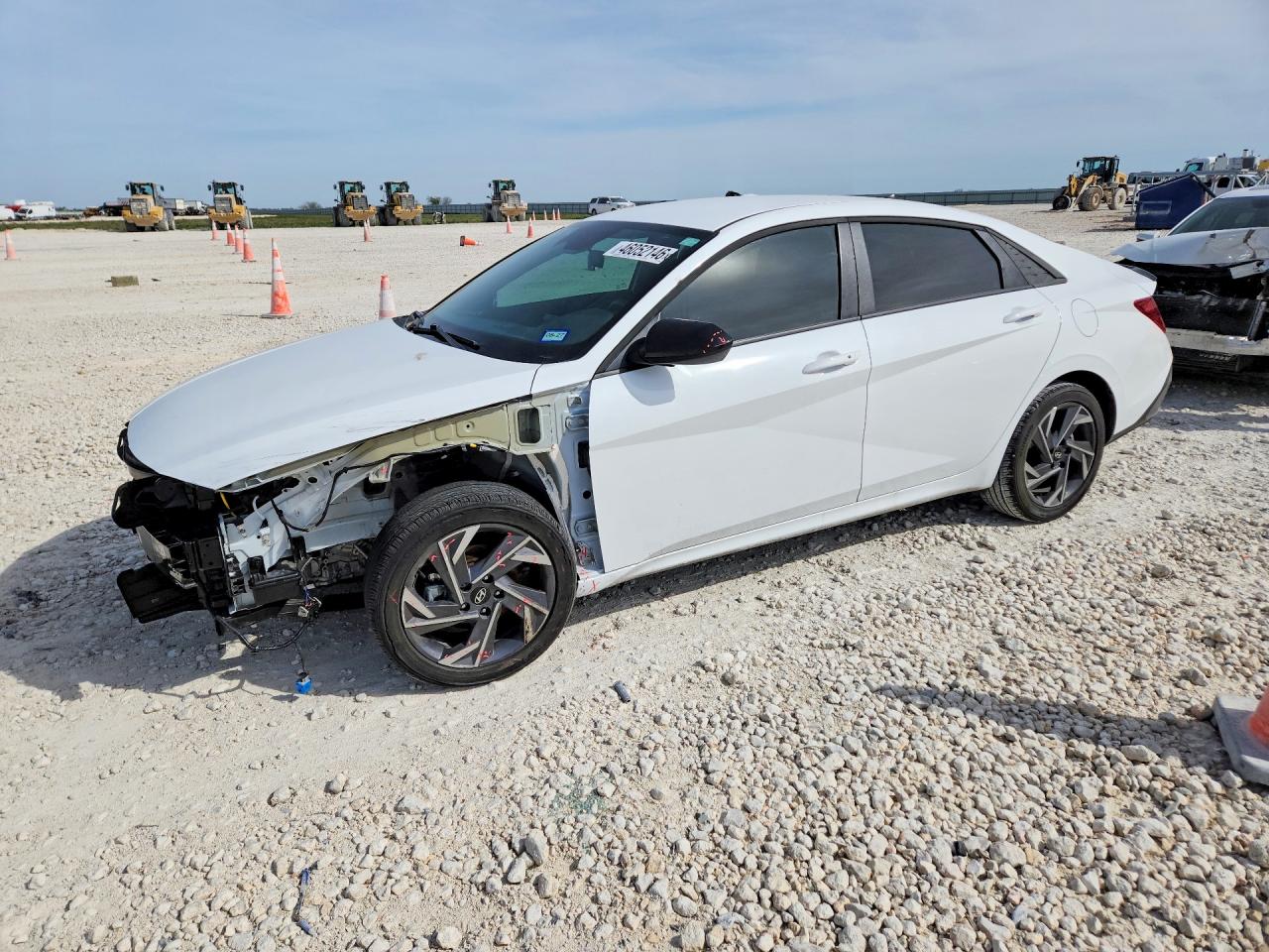 Salvage Hyundai ELANTRA Image