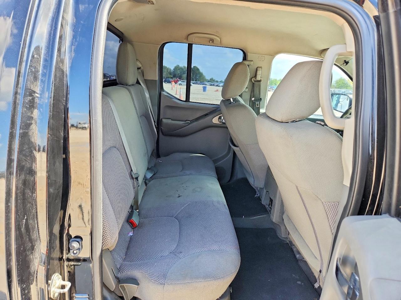 Nissan Frontier Sv