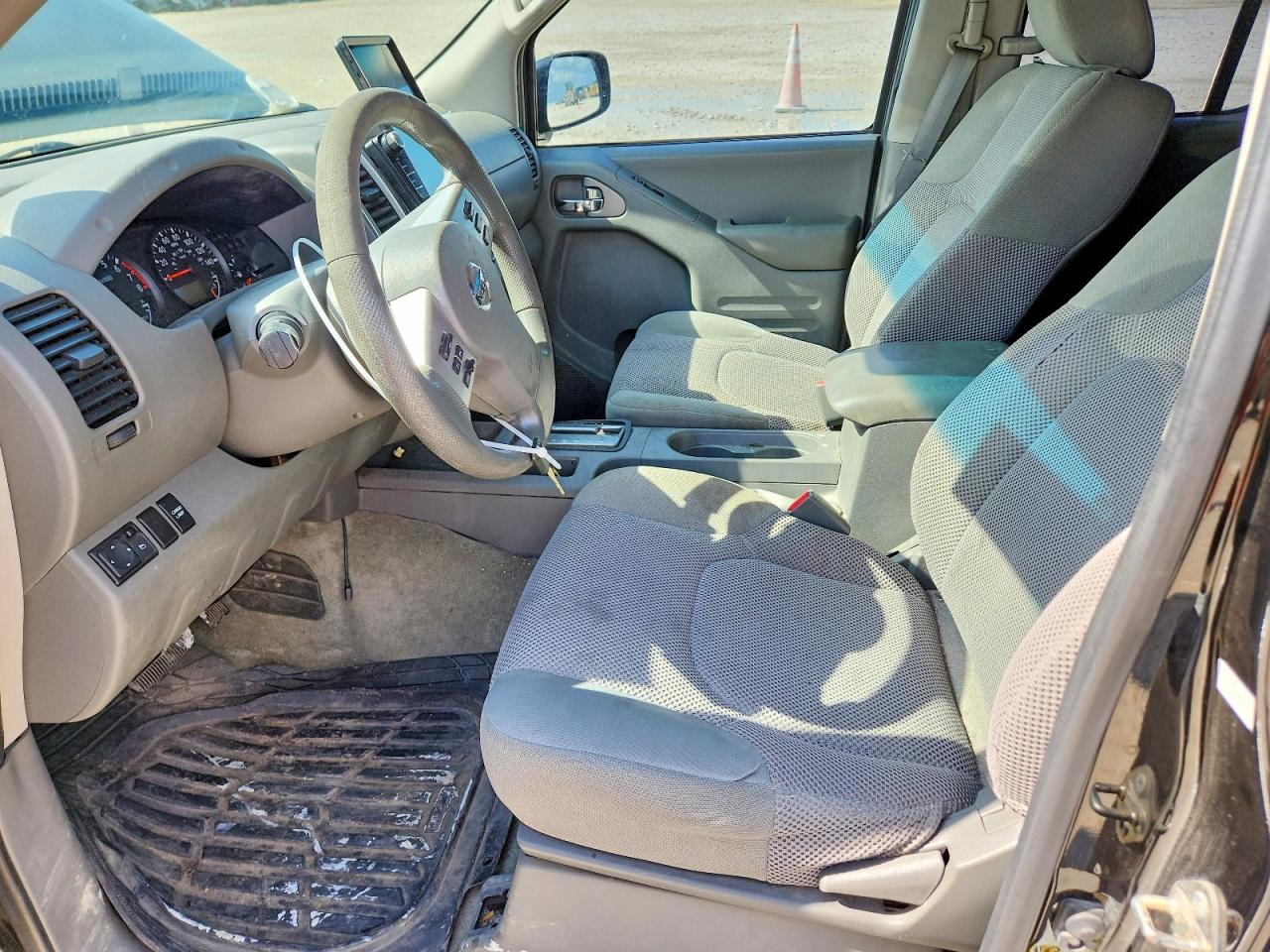 Nissan Frontier Sv
