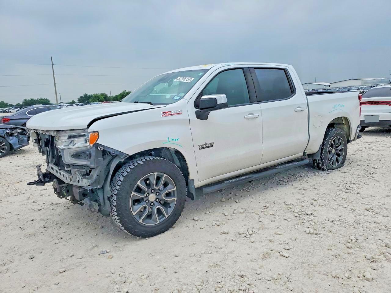 Salvage Chevrolet Silverado Image