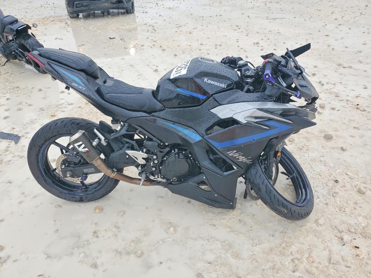 Salvage Kawasaki Ninja 500 Image
