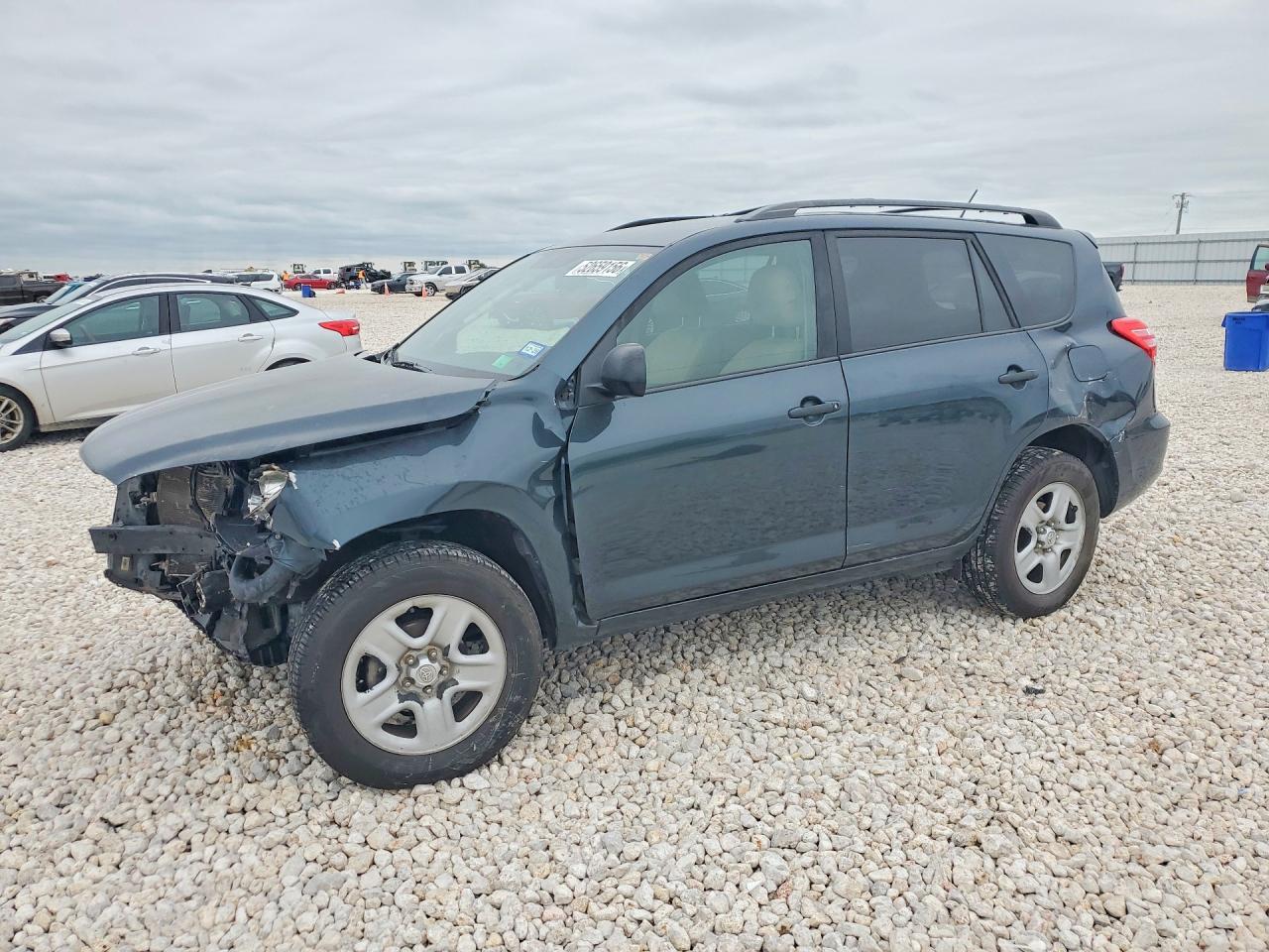 Salvage Toyota RAV4 Image