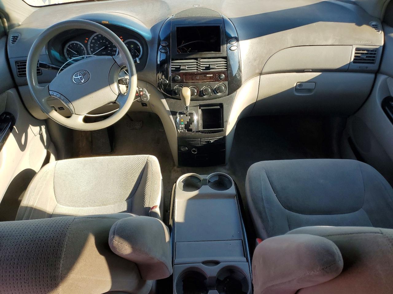 Toyota Sienna Le