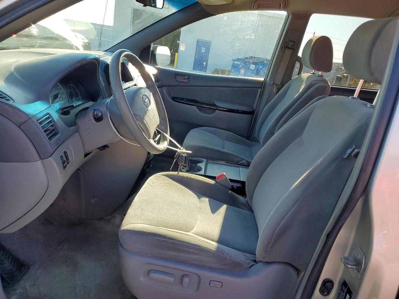Toyota Sienna Le