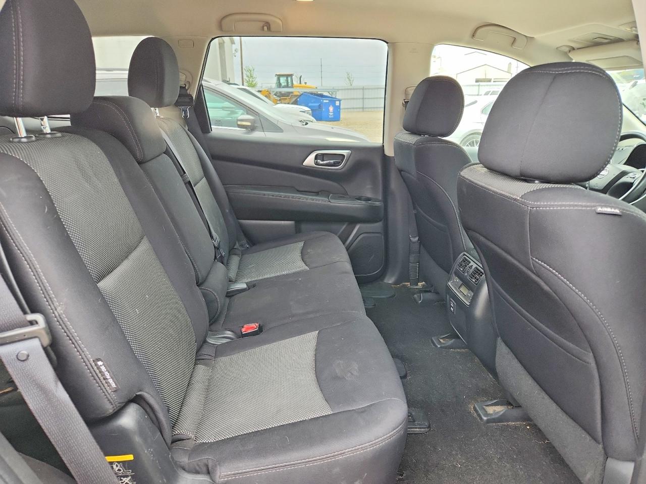 Nissan Pathfinder Sv
