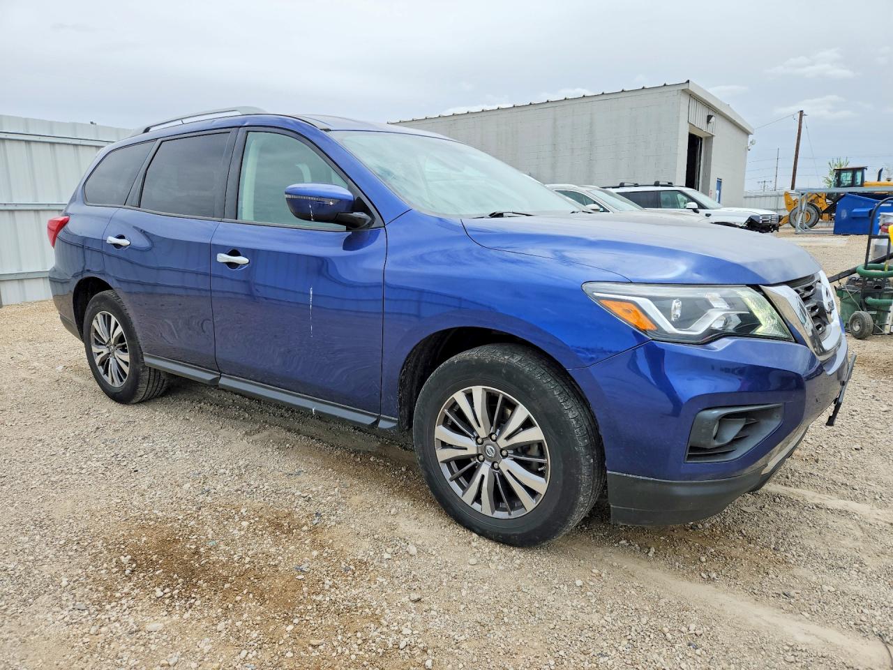 Nissan Pathfinder Sv