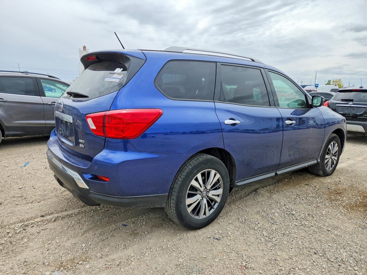Nissan Pathfinder Sv